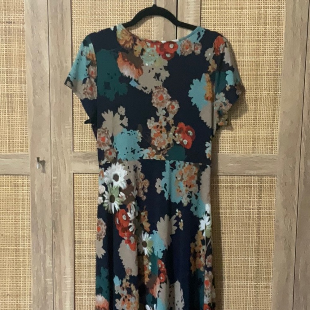 Cute dress - Picture 3 of 3